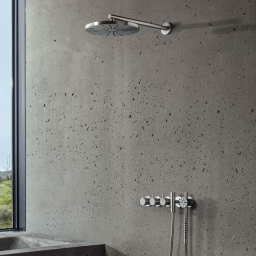 Innbyggð bað/sturtutæki