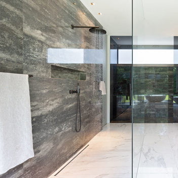 Sturtur hugmyndir frá Tengi - Sturtugler fyrir aftan innréttingu walk in sturta